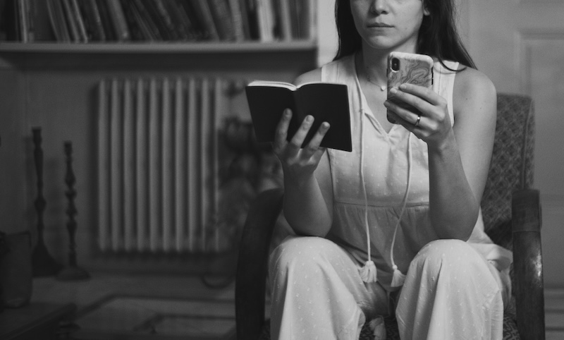 Adressbuch und Handy